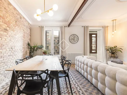 Excellent 3 Bedroom apartment with 12m² terrace for sale in Eixample Right