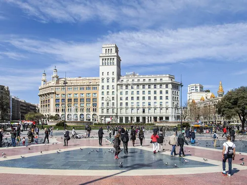 3 Bedrooms Apartment in Gran via