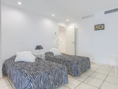 3 Bedrooms Apartment in Calle Ramon de Moncada