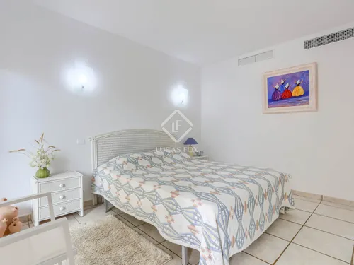 3 Bedrooms Apartment in Calle Ramon de Moncada