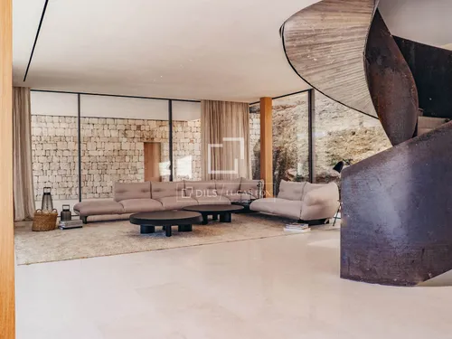 7 Bedrooms House / Villa in Villa Zoom