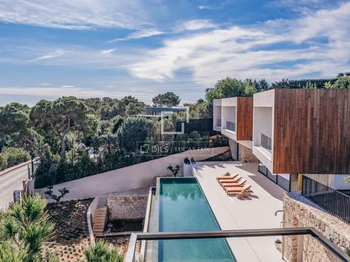 7 Bedrooms House / Villa in Villa Zoom