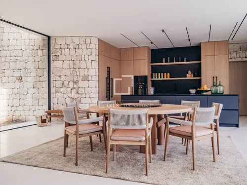 7 Bedrooms House / Villa in Villa Zoom