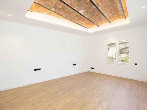 4 Bedrooms Apartment in Gran Via de les Corts Catalanes