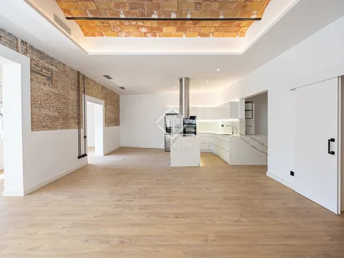 4 Bedrooms Apartment in Gran Via de les Corts Catalanes