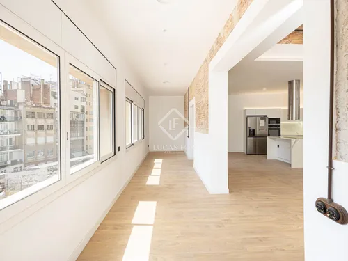 4 Bedrooms Apartment in Gran Via de les Corts Catalanes