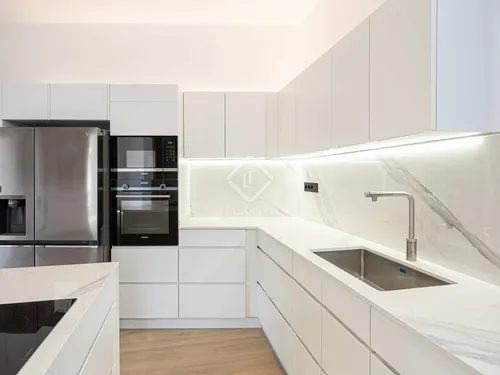 4 Bedrooms Apartment in Gran Via de les Corts Catalanes