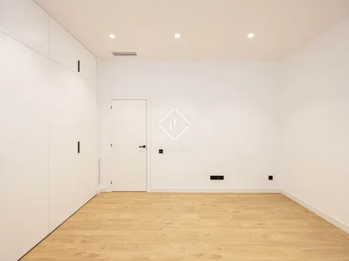 4 Bedrooms Apartment in Gran Via de les Corts Catalanes