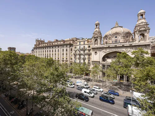 4 Bedrooms Apartment in Gran Via de les Corts Catalanes
