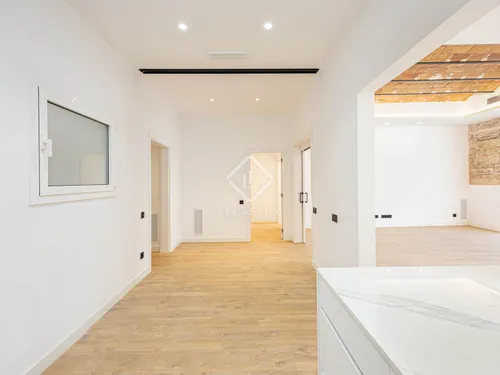 4 Bedrooms Apartment in Gran Via de les Corts Catalanes