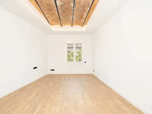 4 Bedrooms Apartment in Gran Via de les Corts Catalanes
