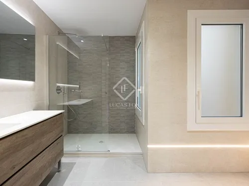 4 Bedrooms Apartment in Gran Via de les Corts Catalanes