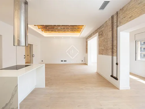 4 Bedrooms Apartment in Gran Via de les Corts Catalanes