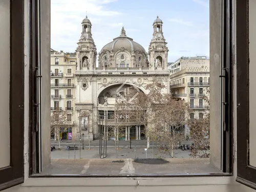 4 Bedrooms Apartment in Gran Via de les Corts Catalanes