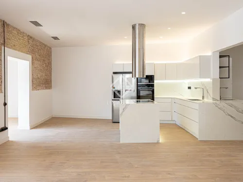 4 Bedrooms Apartment in Gran Via de les Corts Catalanes
