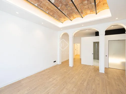 4 Bedrooms Apartment in Gran Via de les Corts Catalanes
