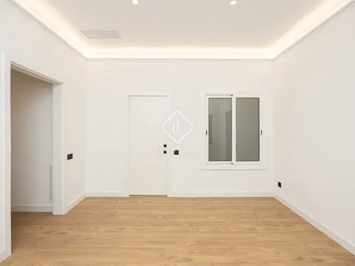 4 Bedrooms Apartment in Gran Via de les Corts Catalanes