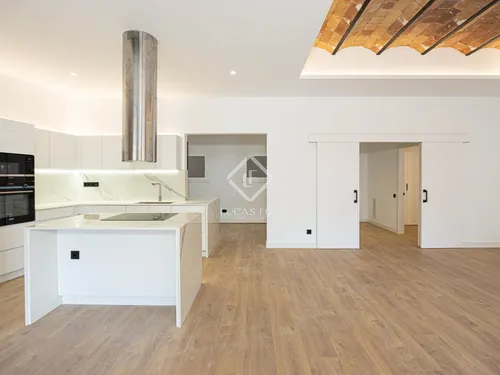 4 Bedrooms Apartment in Gran Via de les Corts Catalanes
