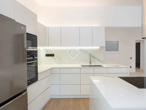 4 Bedrooms Apartment in Gran Via de les Corts Catalanes