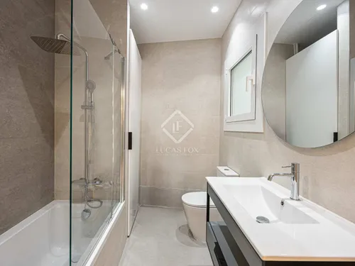 4 Bedrooms Apartment in Gran Via de les Corts Catalanes