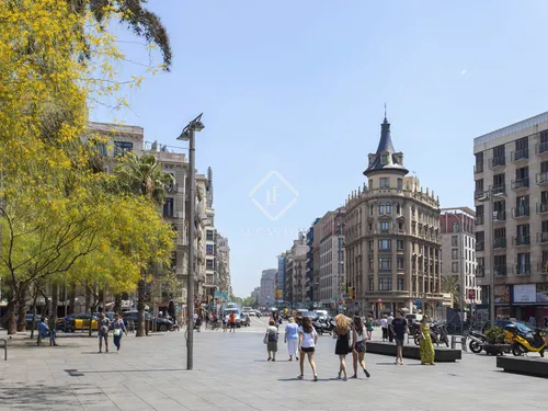 4 Bedrooms Apartment in Gran Via de les Corts Catalanes