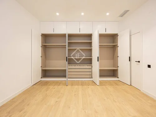 4 Bedrooms Apartment in Gran Via de les Corts Catalanes