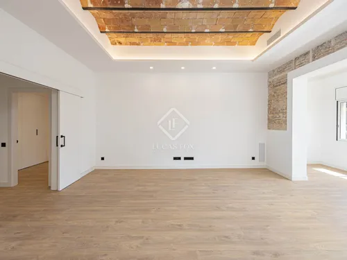 4 Bedrooms Apartment in Gran Via de les Corts Catalanes