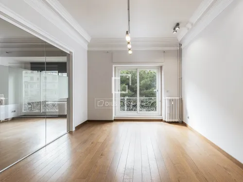 6 Bedrooms Apartment in Pau Casals