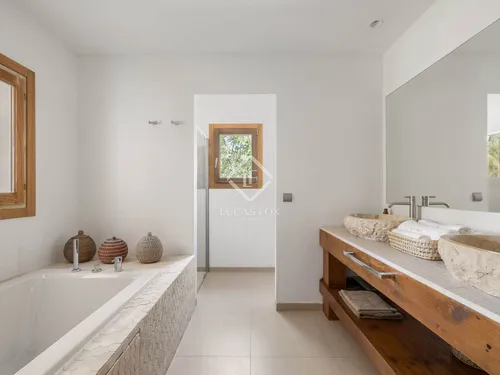 7 Bedrooms House / Villa in Avenida cala tarida