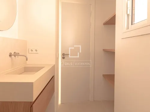 4 Bedrooms Apartment in Carrer deTomàs Vila