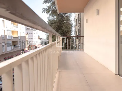 4 Bedrooms Apartment in Carrer deTomàs Vila