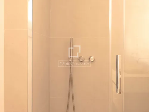 4 Bedrooms Apartment in Carrer deTomàs Vila