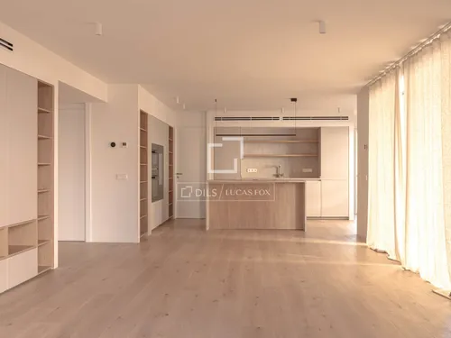 4 Bedrooms Apartment in Carrer deTomàs Vila