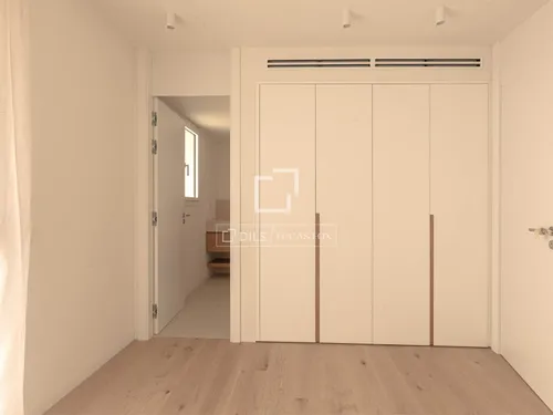 4 Bedrooms Apartment in Carrer deTomàs Vila