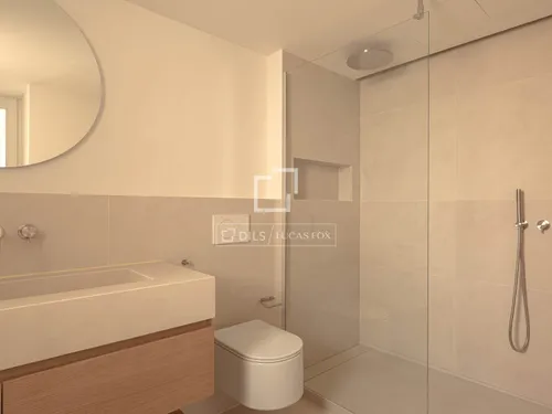 4 Bedrooms Apartment in Carrer deTomàs Vila