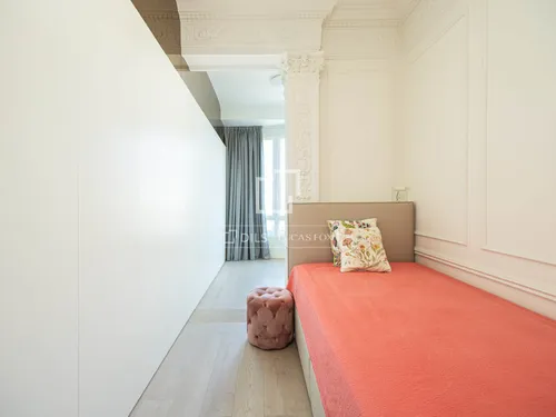 5 Bedrooms Apartment in Pau Claris