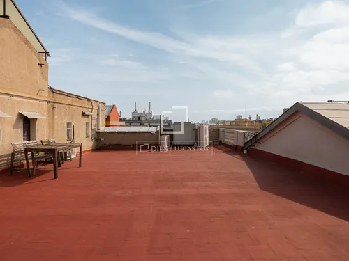 5 Bedrooms Apartment in Pau Claris