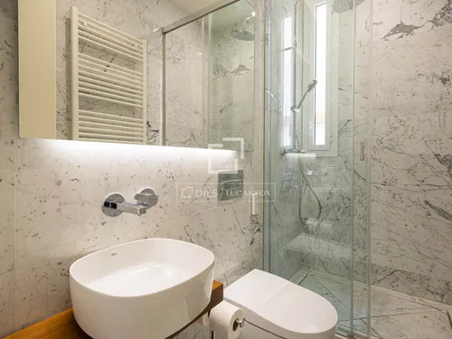 5 Bedrooms Apartment in Pau Claris