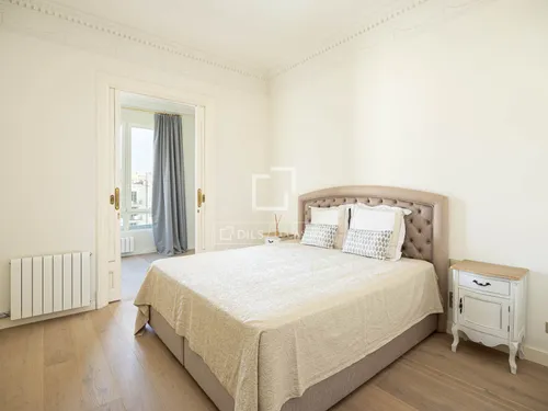 5 Bedrooms Apartment in Pau Claris