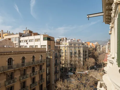 5 Bedrooms Apartment in Pau Claris