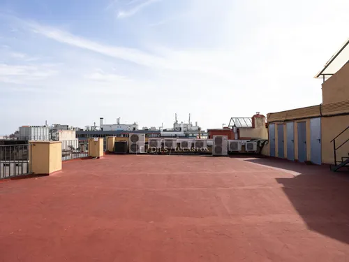 5 Bedrooms Apartment in Pau Claris