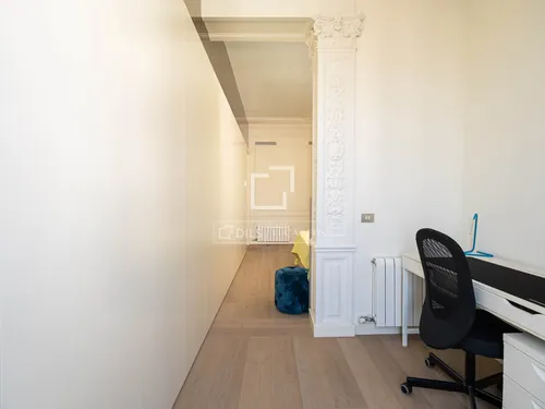 5 Bedrooms Apartment in Pau Claris