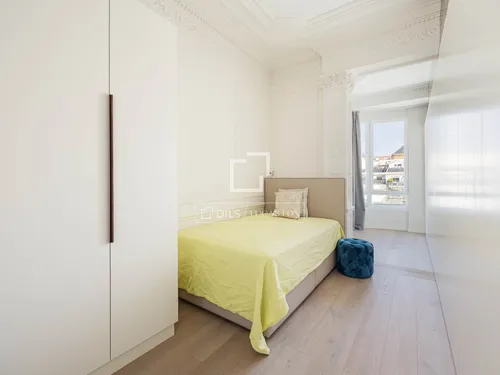 5 Bedrooms Apartment in Pau Claris