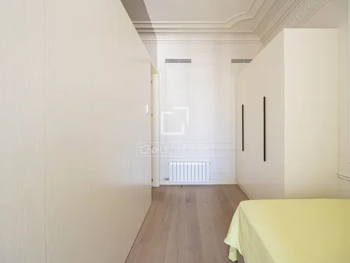 5 Bedrooms Apartment in Pau Claris