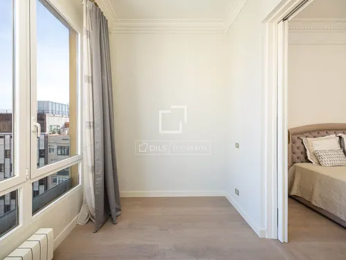 5 Bedrooms Apartment in Pau Claris