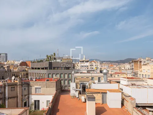 5 Bedrooms Apartment in Pau Claris