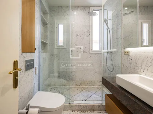 5 Bedrooms Apartment in Pau Claris