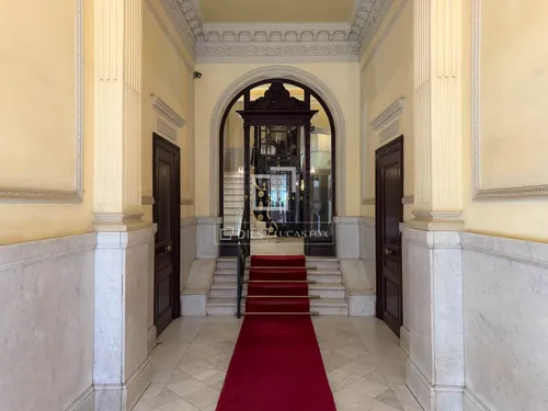 5 Bedrooms Apartment in Pau Claris