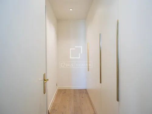 5 Bedrooms Apartment in Pau Claris