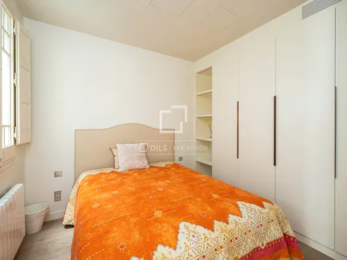 5 Bedrooms Apartment in Pau Claris